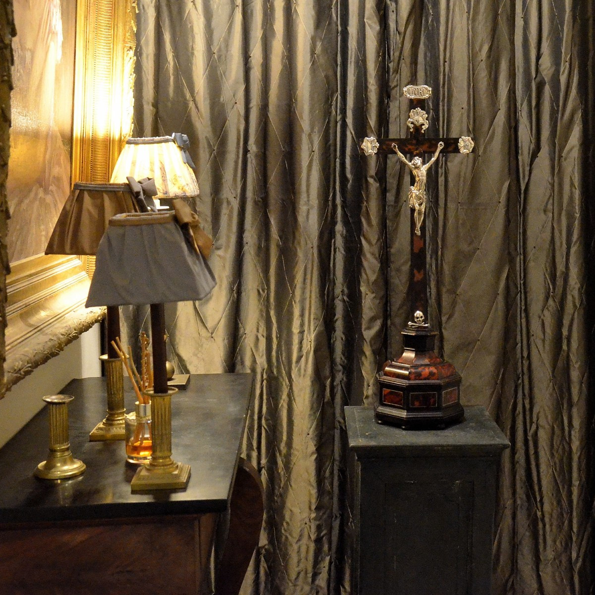 Important Crucifix Made Of Silver And Tortoiseshell.-photo-2