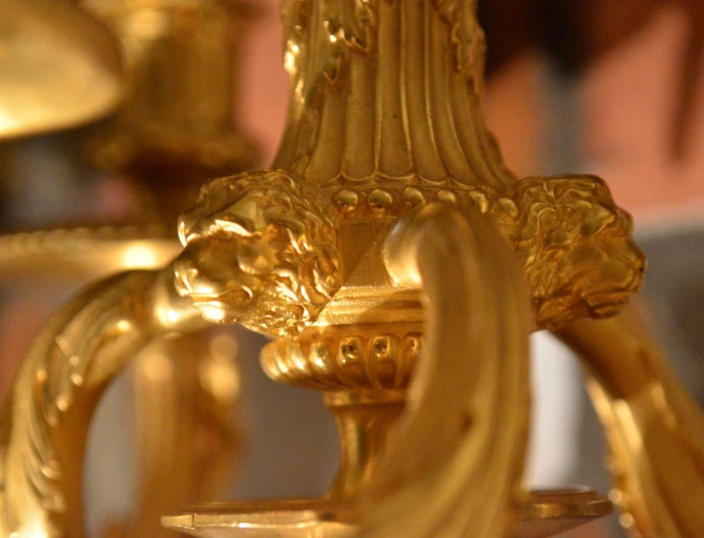 Paire de candélabres aux mufles de lions.-photo-3