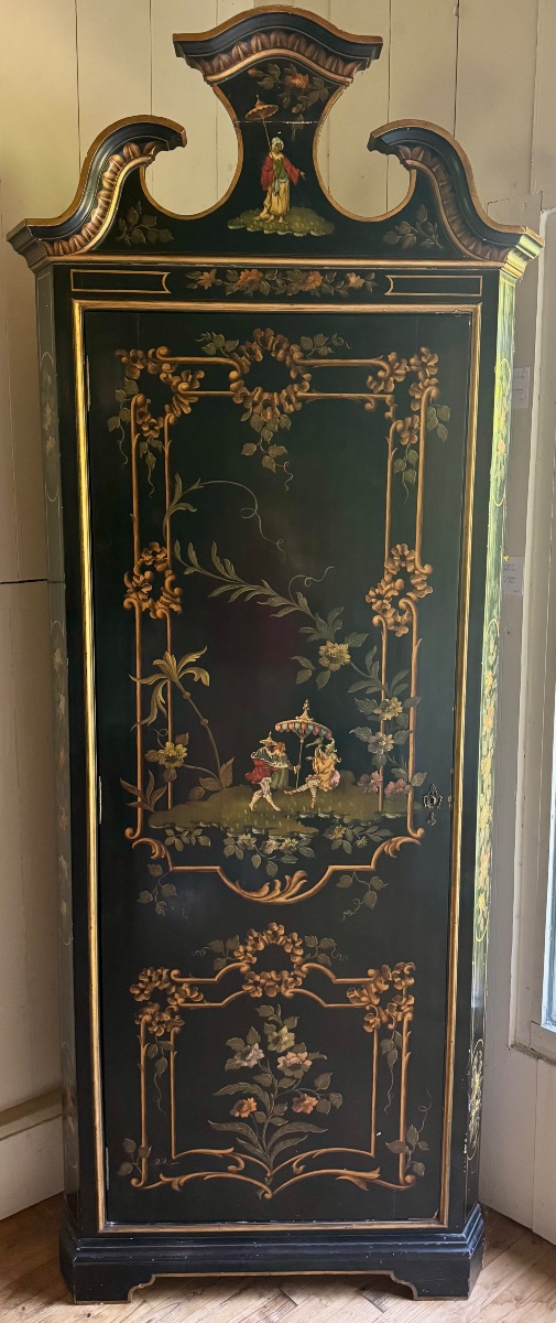 Large Chinese Corner Cabinet -photo-2