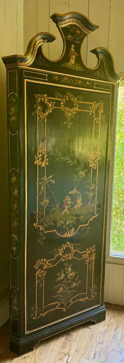 Large Chinese Corner Cabinet -photo-3