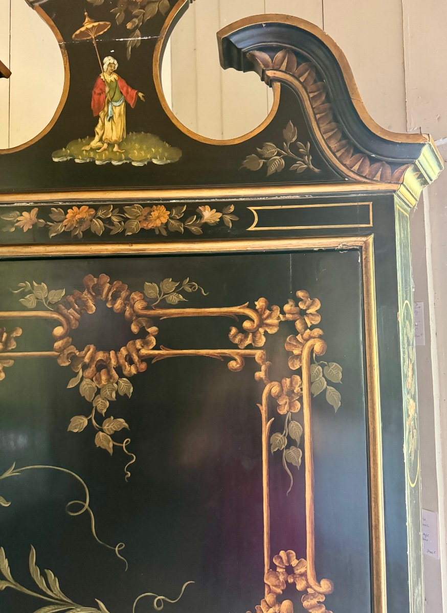 Large Chinese Corner Cabinet -photo-3