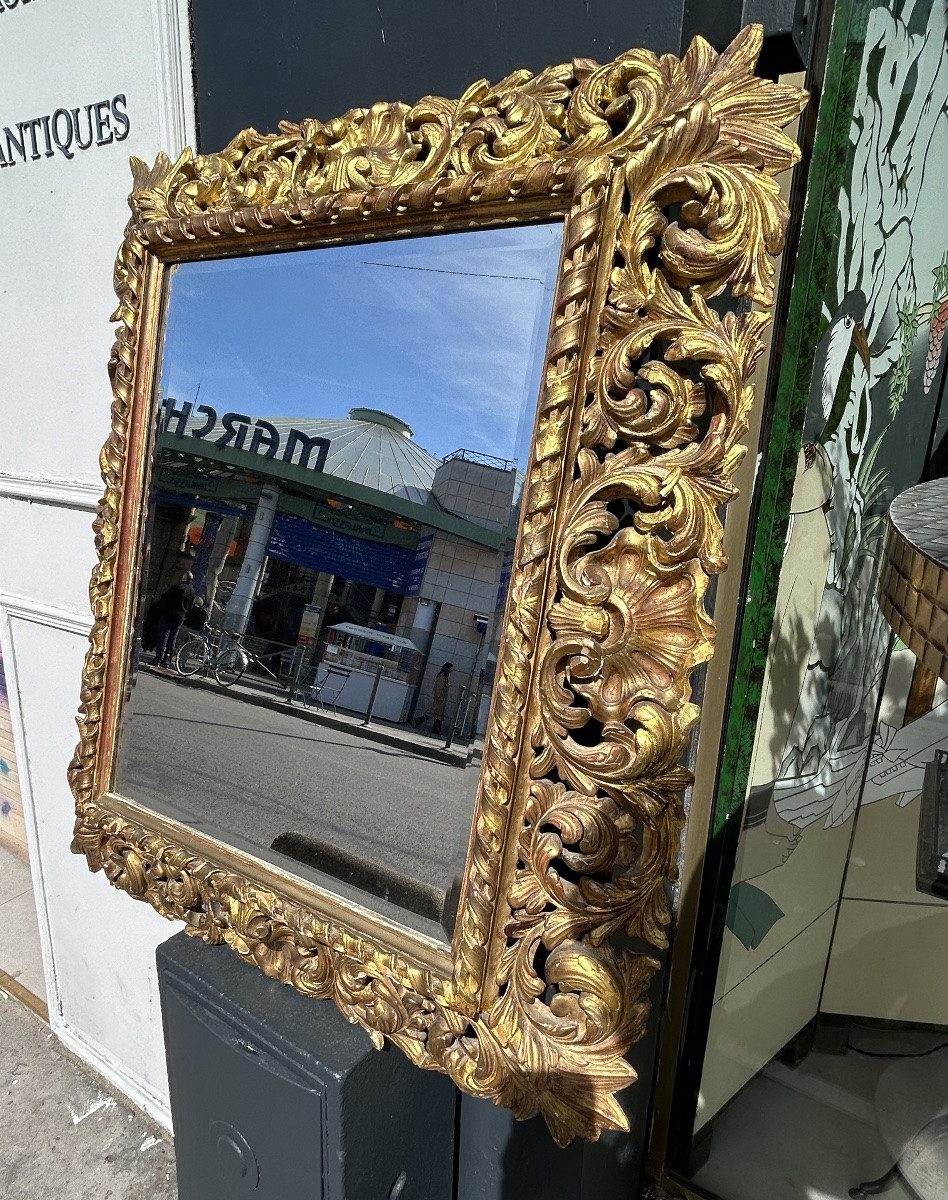Miroir en bois doré sculpté à décor d’acanthe — XXe siècle-photo-2