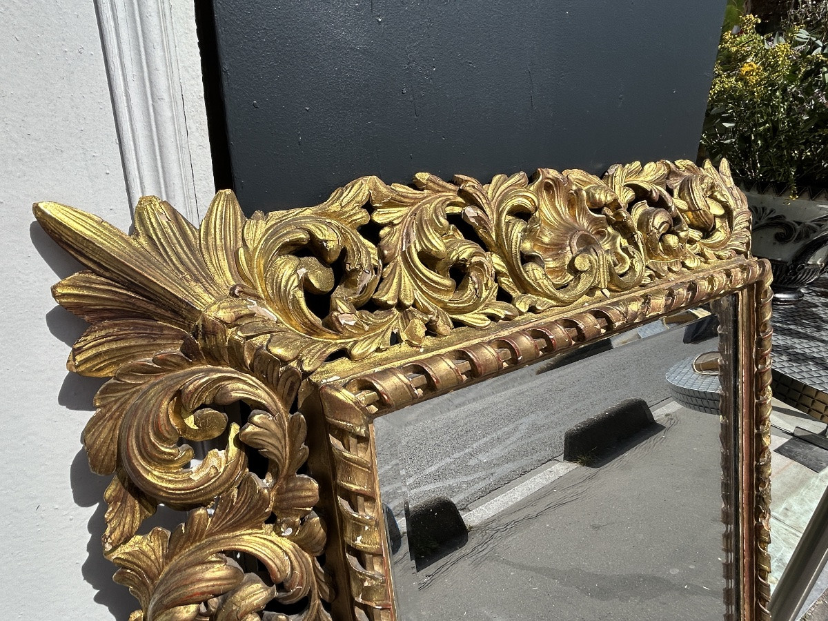 Miroir en bois doré sculpté à décor d’acanthe — XXe siècle-photo-3