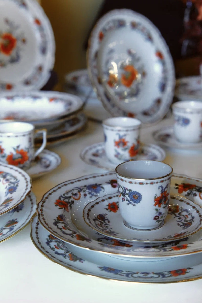 Limoges Porcelain Dinner Service, Old China Décor - Raynaud & Co, 20th Century-photo-1