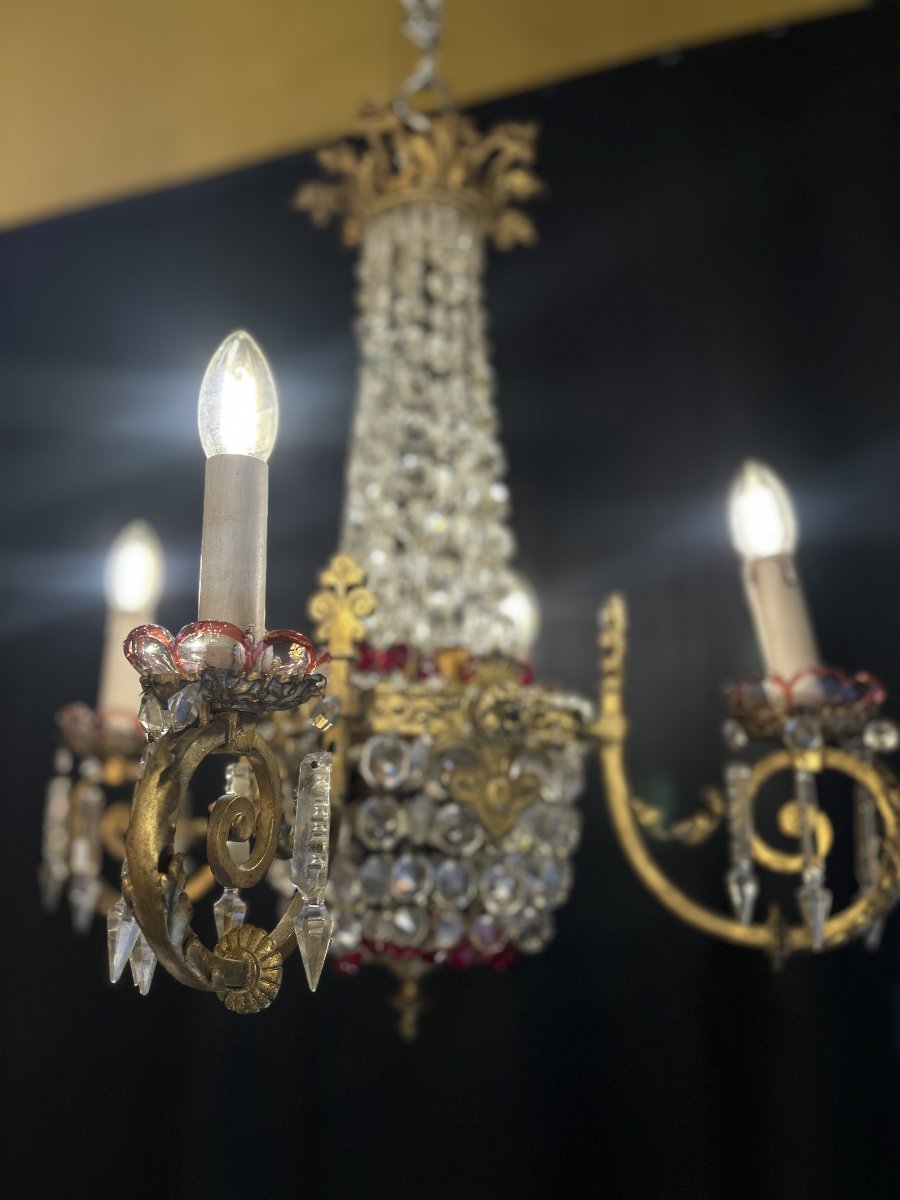 Lustre à quatre bras en bronze doré et cristal taillé, décor en verre rouge, début XXe siècle-photo-1