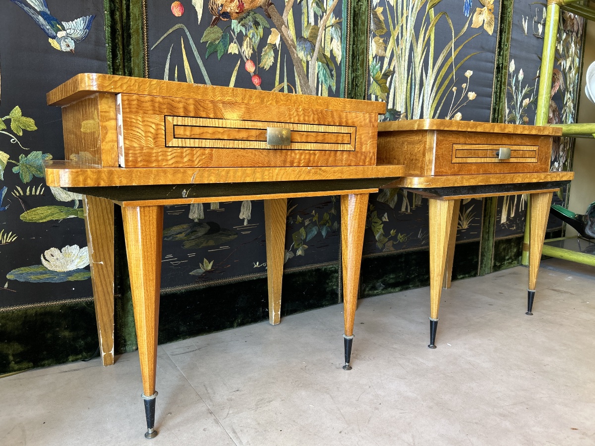 Paire de tables de chevet en bois plaqué, dans le goût Art Déco — années 1970