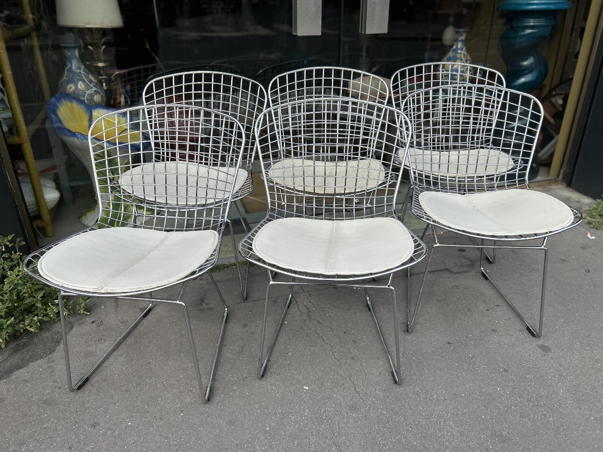 Série de 6 chaises style Bertoia en métal chromé avec coussins, XXe siècle — reproduction-photo-3