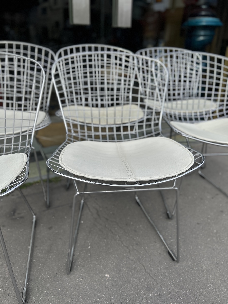 Série de 6 chaises style Bertoia en métal chromé avec coussins, XXe siècle — reproduction-photo-4