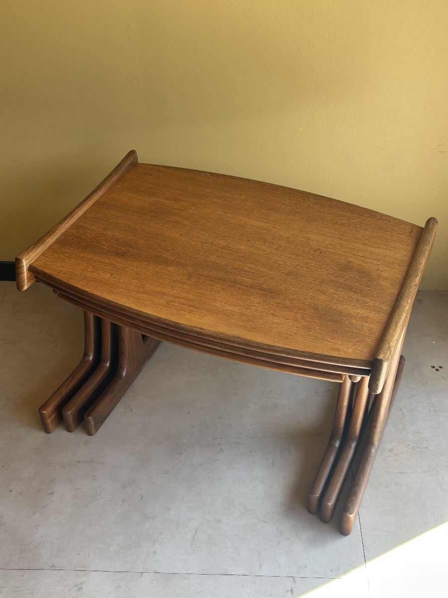 Trio de tables gigognes en teck — Scandinavie, années 1960-photo-4