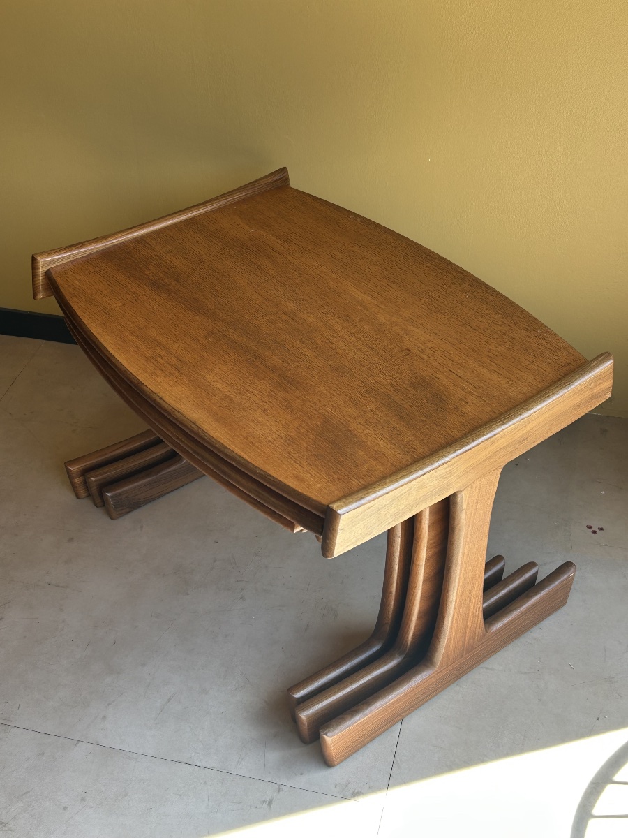 Trio de tables gigognes en teck — Scandinavie, années 1960-photo-5