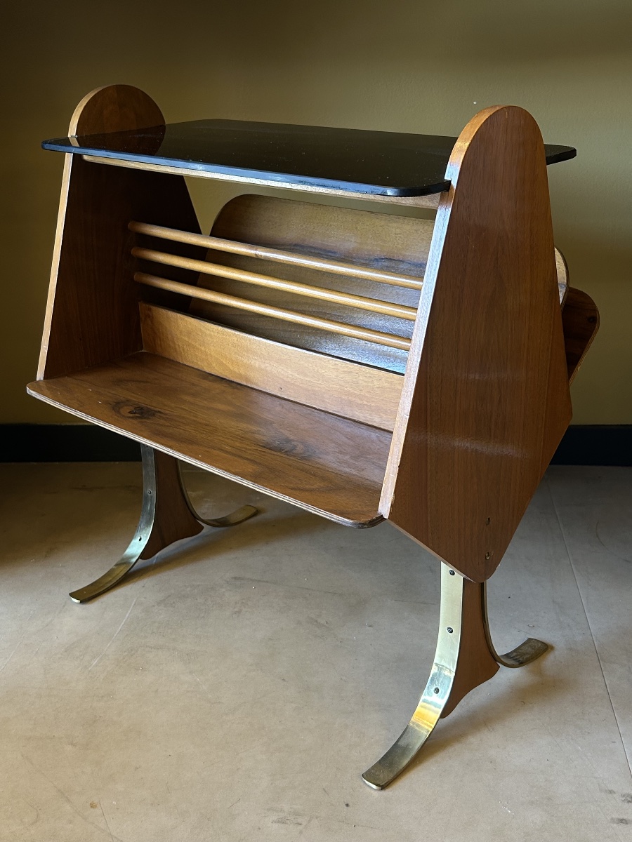 Paire de tables de chevet en bois, laiton et verre teinté — Italie, années 1950–1960-photo-3