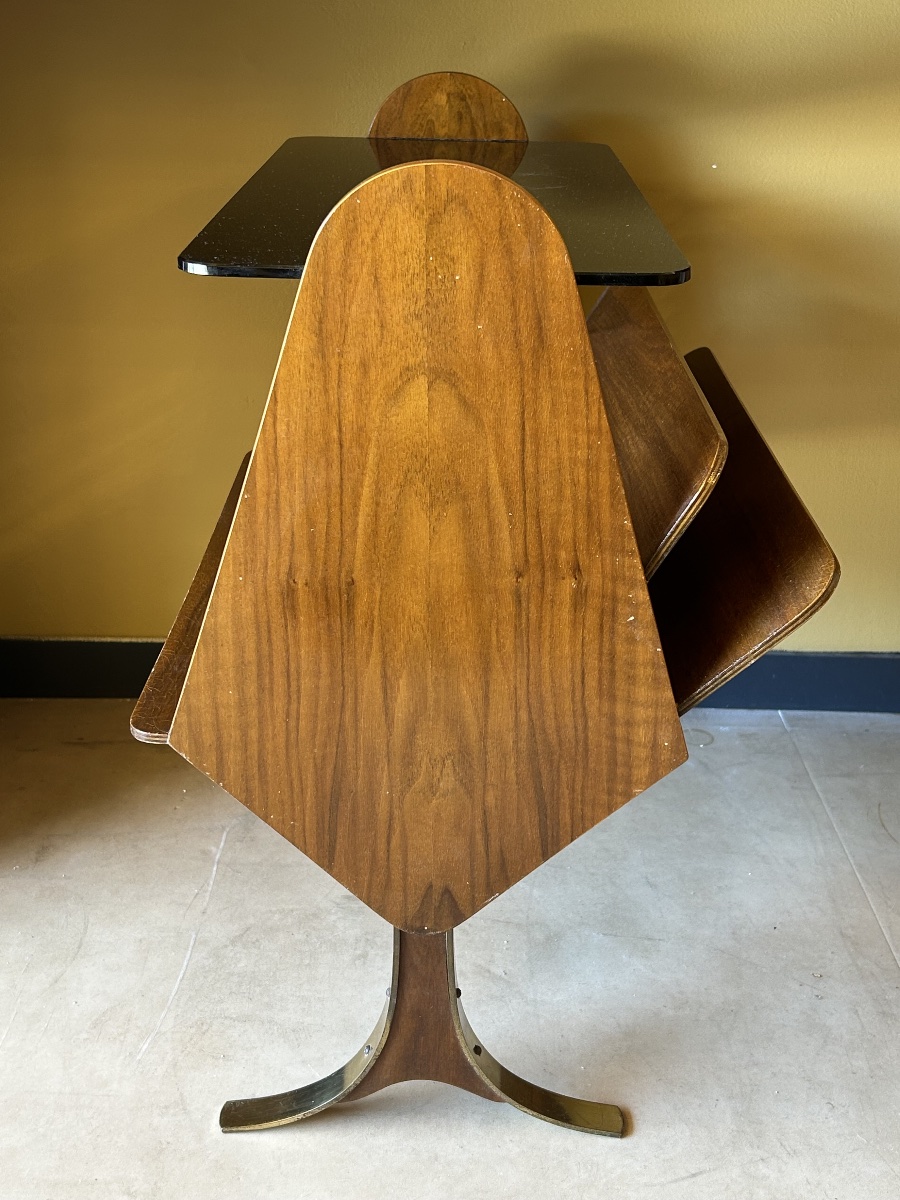 Paire de tables de chevet en bois, laiton et verre teinté — Italie, années 1950–1960-photo-5