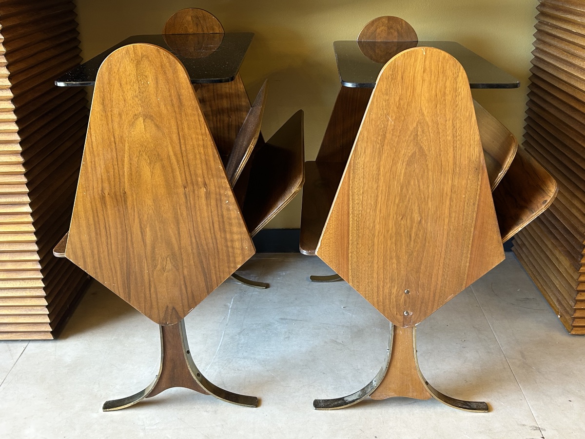 Paire de tables de chevet en bois, laiton et verre teinté — Italie, années 1950–1960-photo-6