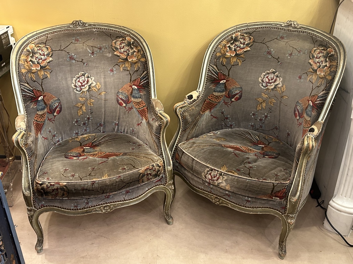 Paire de bergères en bois laqué, style Louis XV — XIXe siècle