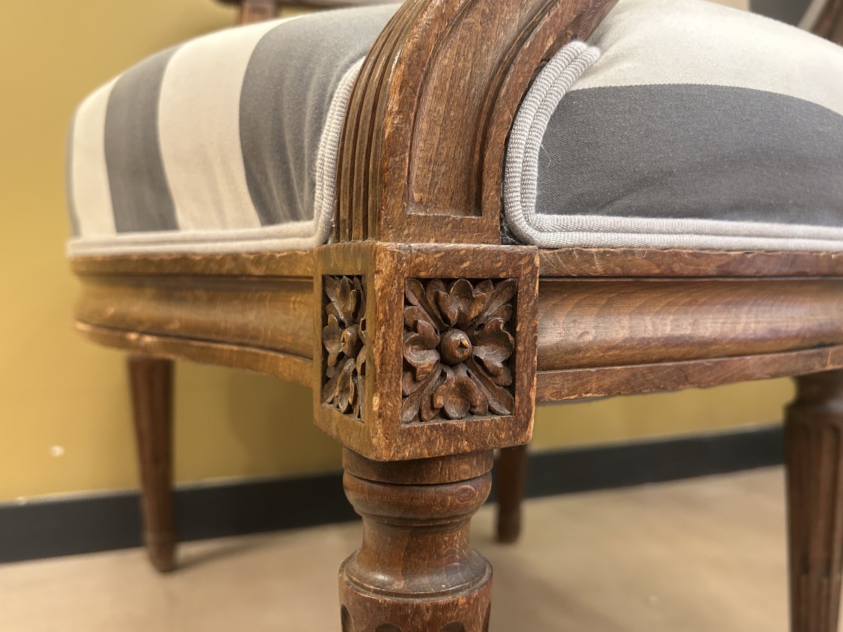 Paire de fauteuils cabriolet à dossier médaillon, style Louis XVI — XIXe siècle-photo-2
