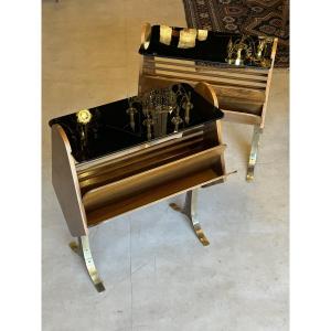 Paire de tables de chevet en bois, laiton et verre teinté — Italie, années 1950–1960