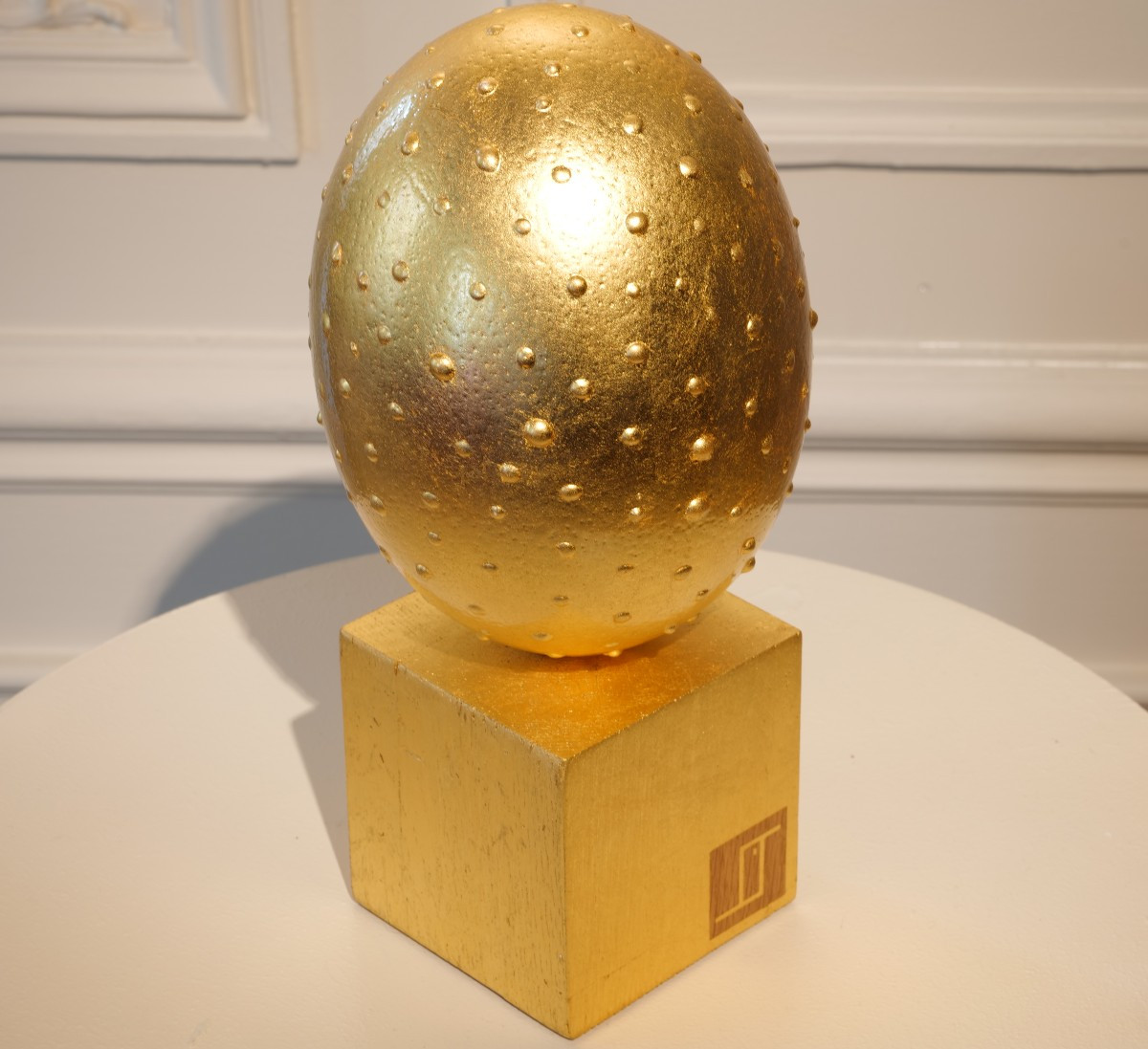 Œuf d'autruche doré à la feuille d'or