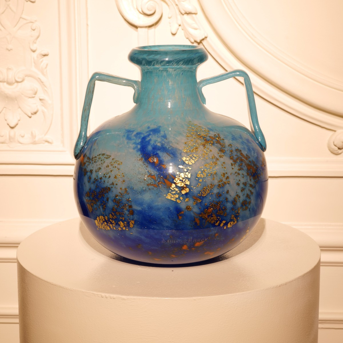 Vase pate de verre bleu de Les frères Daum