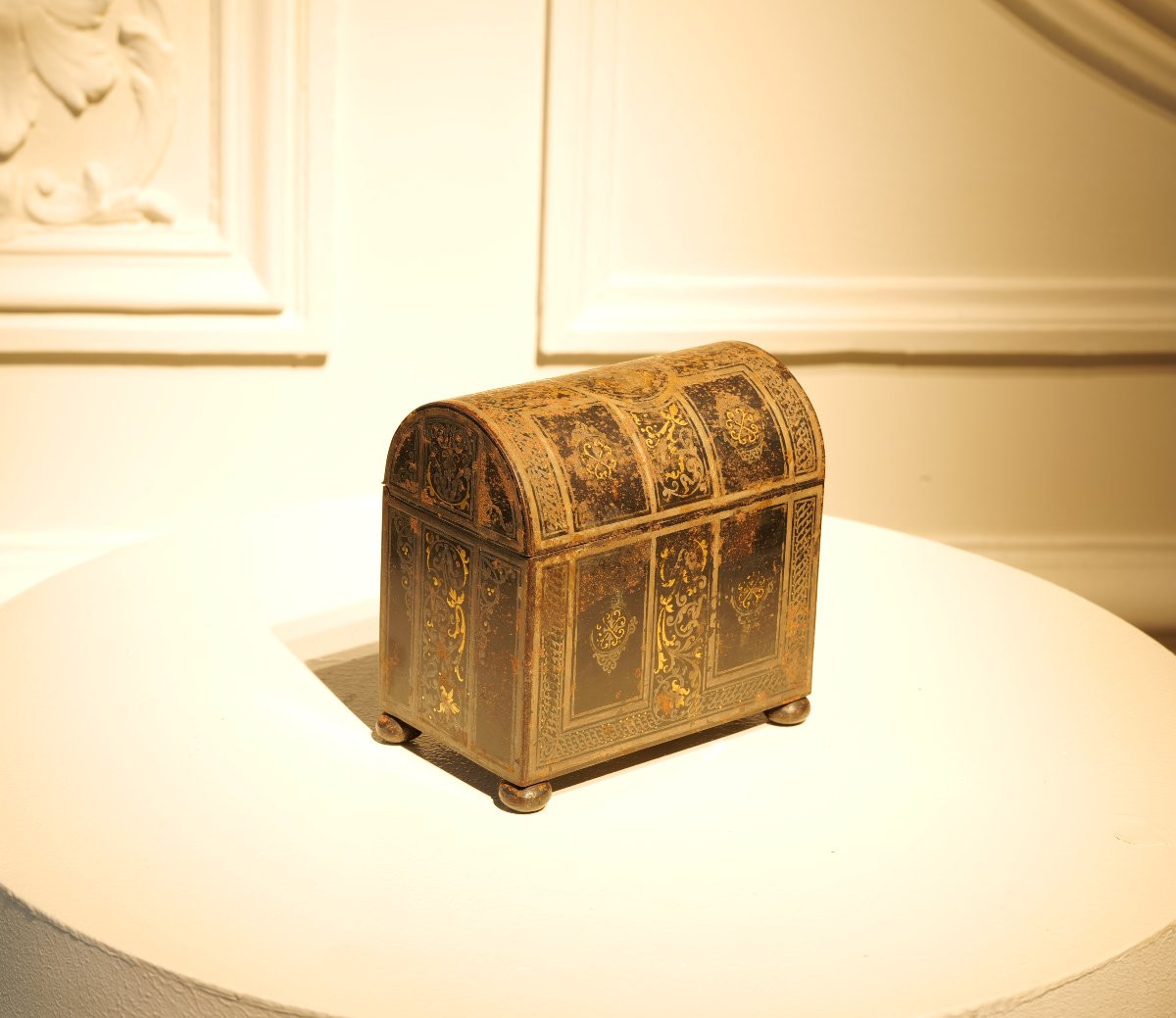 Boite en métal à décors appliqué peint-photo-3