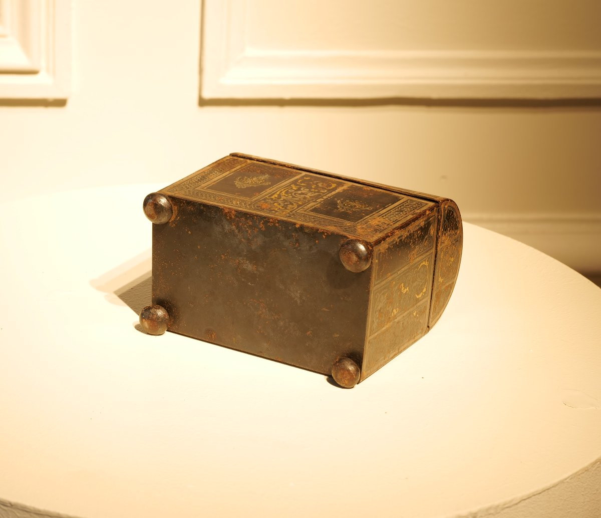 Boite en métal à décors appliqué peint-photo-4