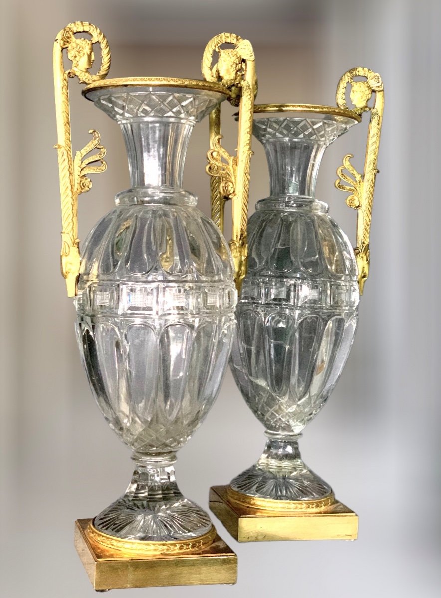 Vase Fuseau, Cristal Directoire, Monture Bronze « Aux Loups » Attr.  Thomire 