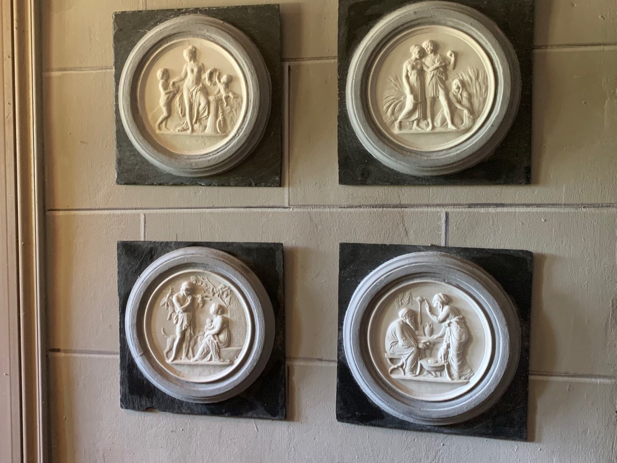 Médaillons  en Biscuit, suite « Les  4 Saisons de la Vie » D’après  Thorvaldsen ,fond Ardoise 
