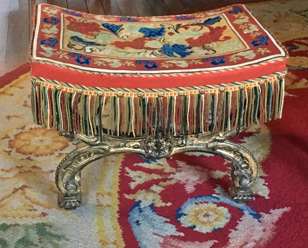 Tabouret De Style LouisXIV Tapisserie Au Petit Point 