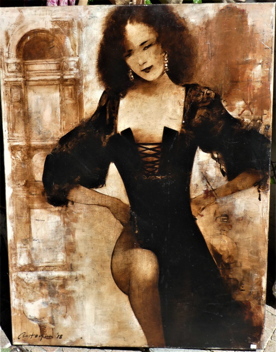 Femme En Robe Noire Par Ares Antoyan