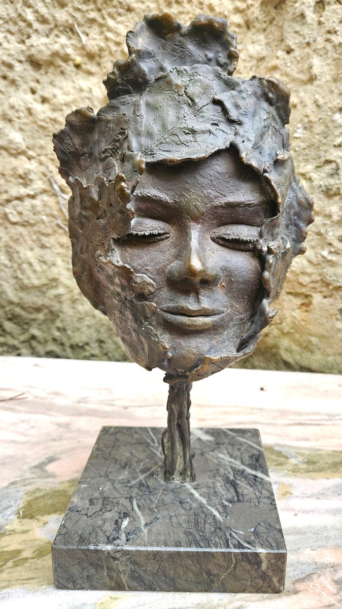 Portrait en bronze signé