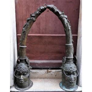Paire De Grandes Défenses En Bronze Du Benin olifant