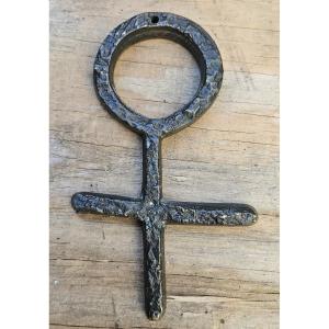 Croix en bronze de Pierre SZEKELY 