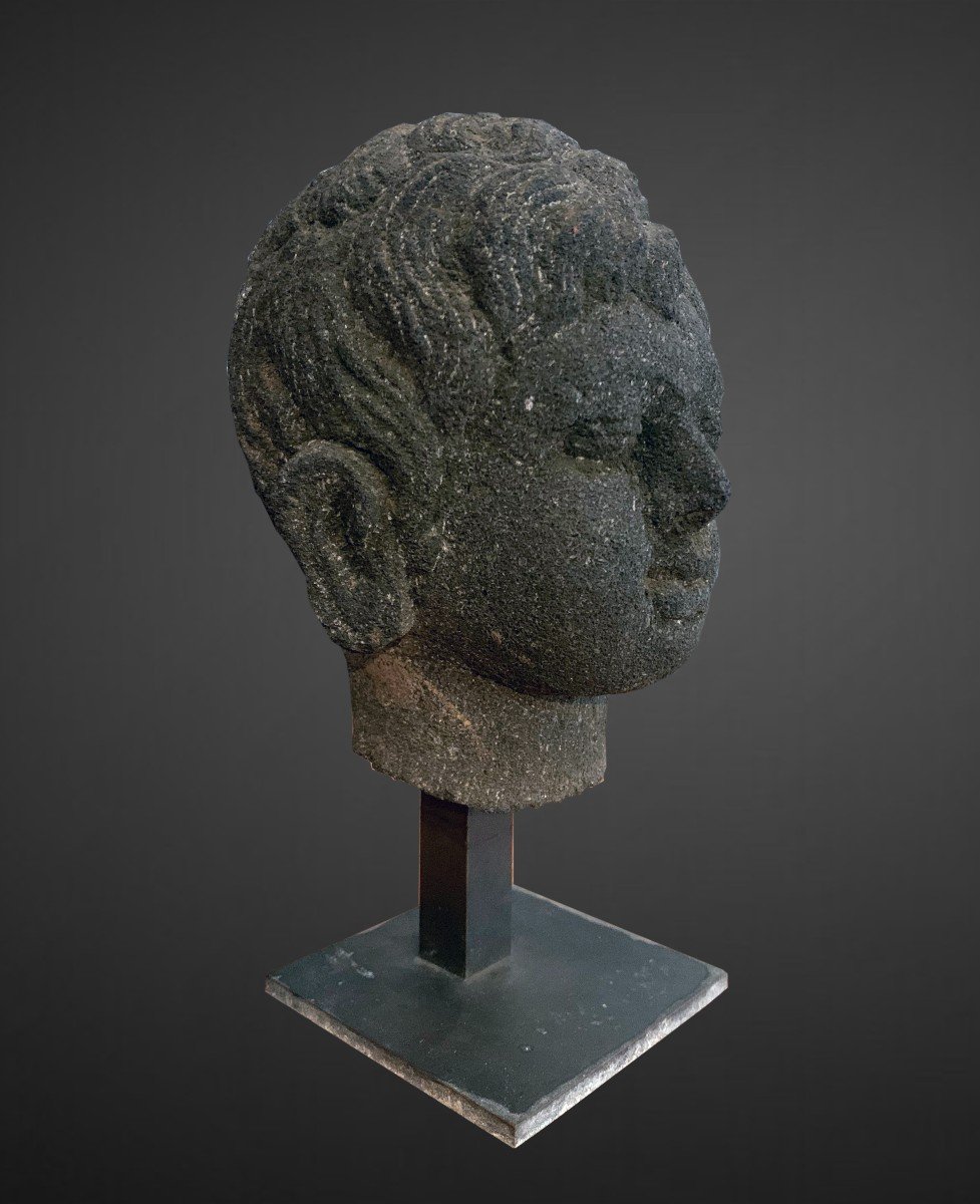 Tête d'Un Jeune Colon, Sculpture De Java 
