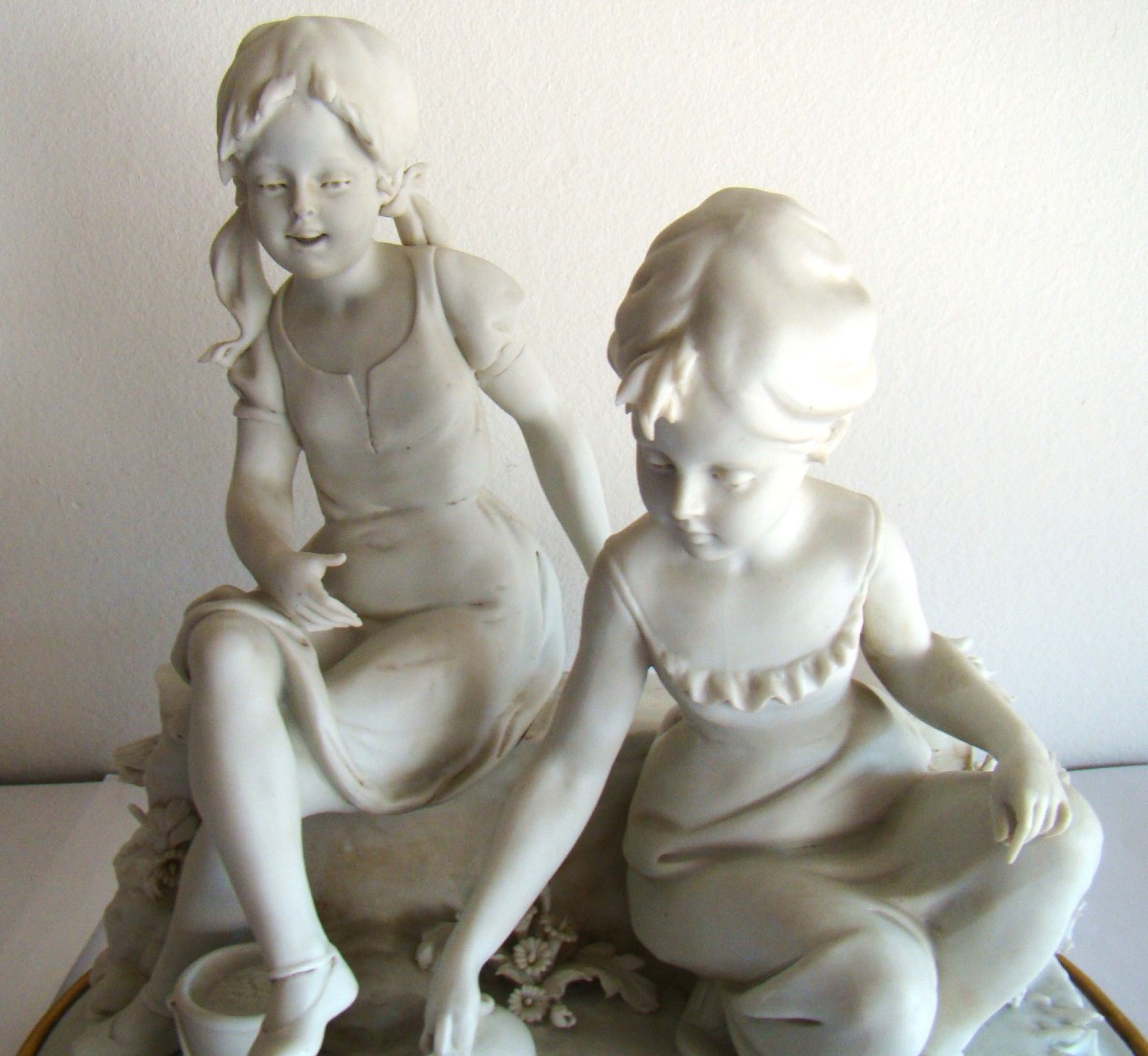 Signed Benacchio Triade, Biscuit Of A Group Of Two Young Girls Playing At The Kitchen-photo-3