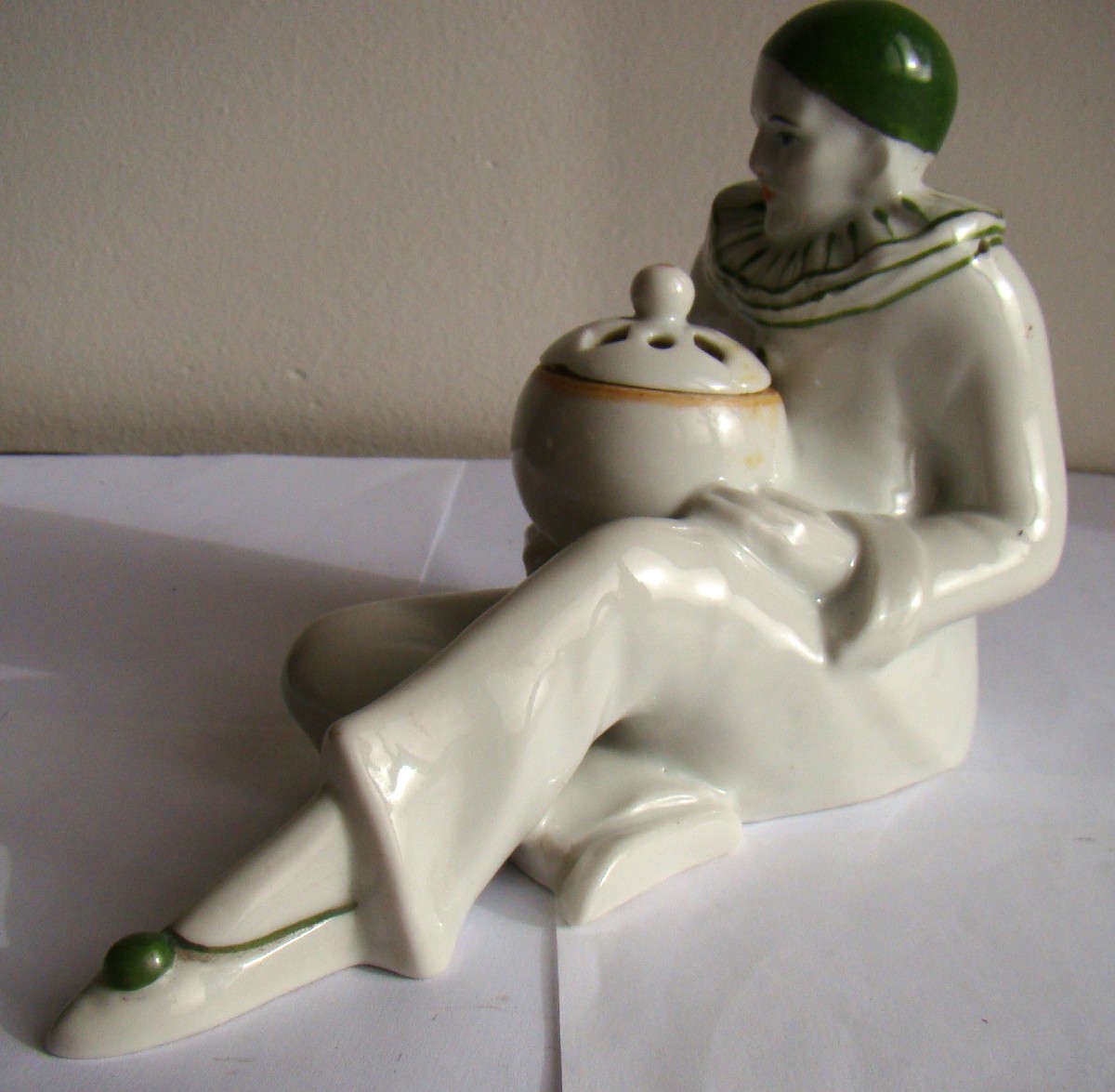 Lampe veilleuse "Pierrot" en porcelaine, formant diffuseur de parfum-photo-2