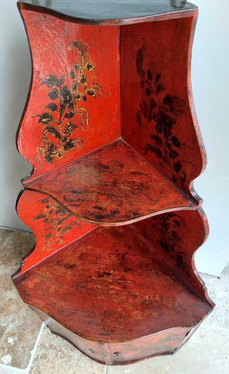 Etagère d'angle peinte.-photo-1