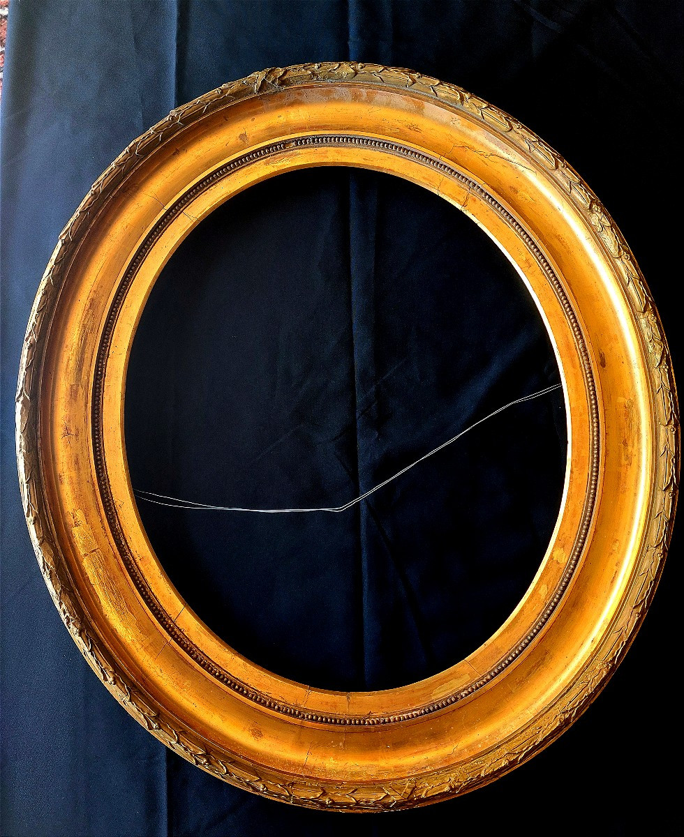 Large Oval Gilded Wooden Frame.