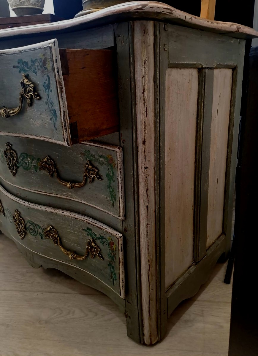 Painted Dresser.-photo-3