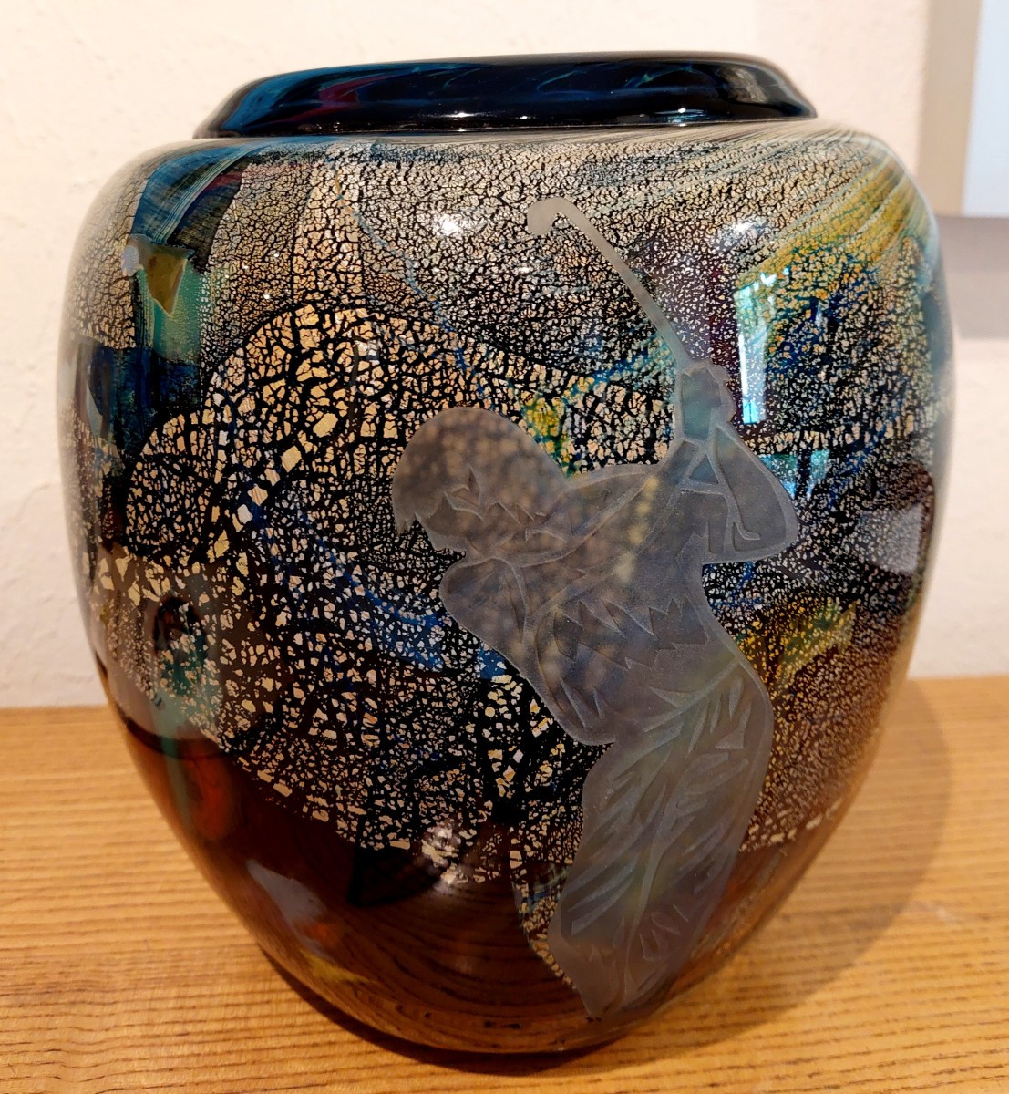Novaro Jc  Glass Vase With Gold Inclusions 1993 Golf Trophy