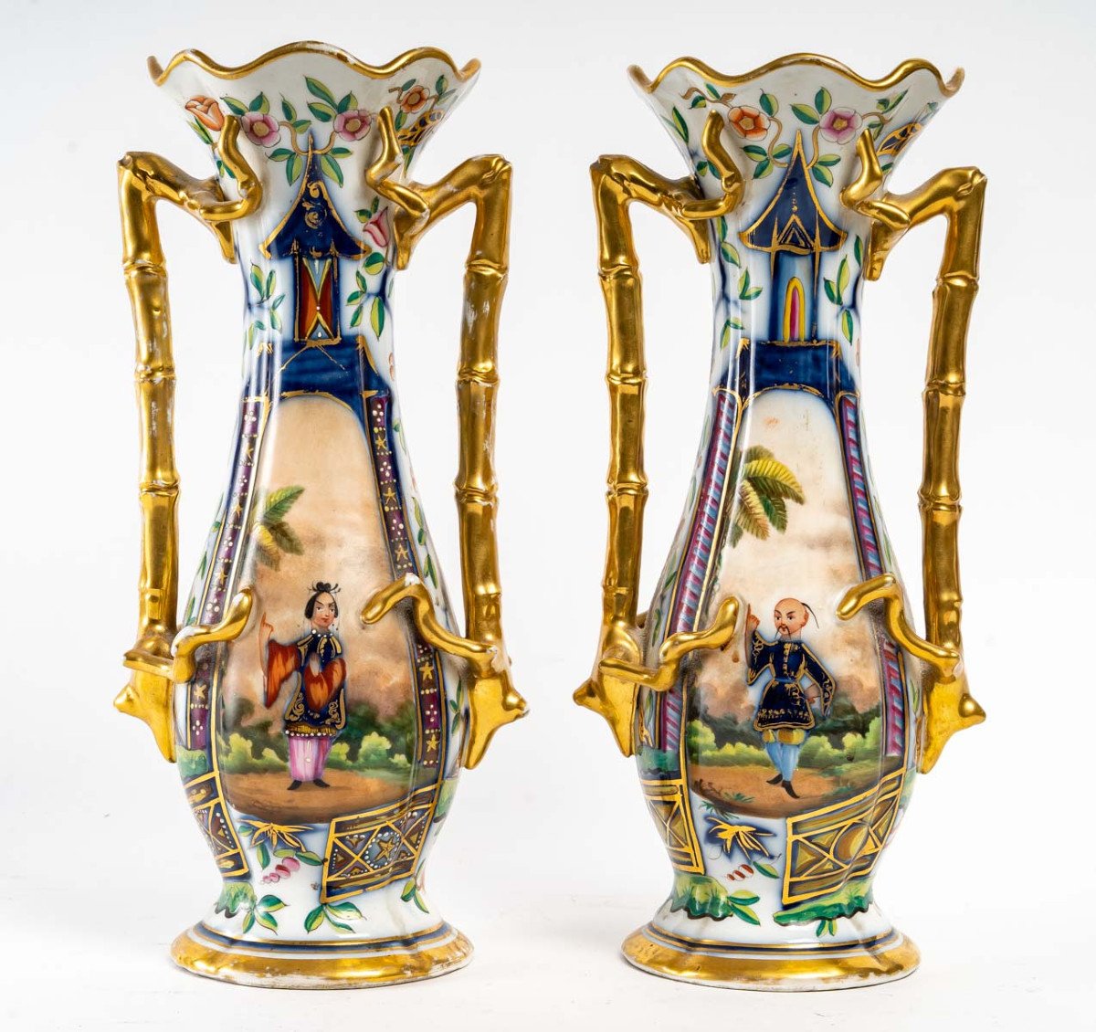 Decor Polychrome Au Chinois Paire De Vases En Porcelaine De Bayeux