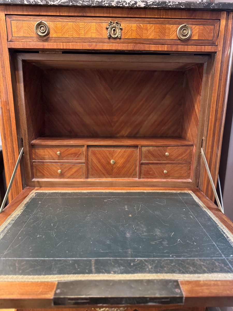 Un Secretaire Louis XVI En Placage De Bois De Rose Et Palissandre-photo-3