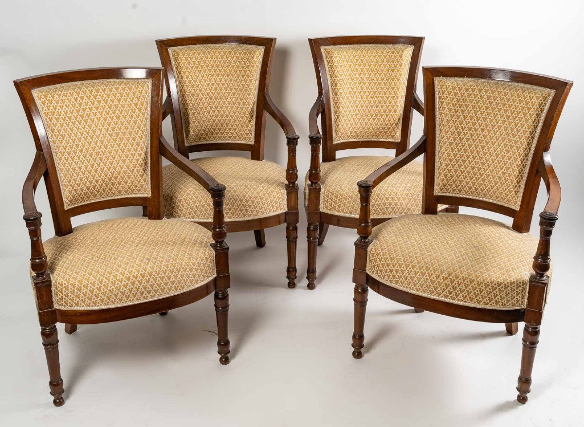 Une Suite De Quatre Fauteuils Directoires En Acajou Attribués à Jacob Freres