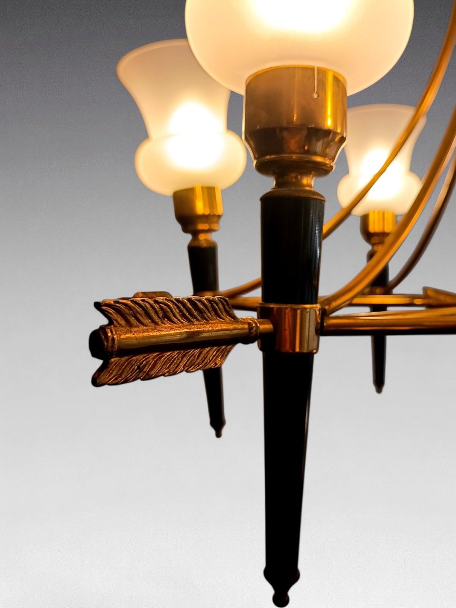 Neoclassical Brass Chandelier With Arrow Decoration (circa 1950)-photo-2