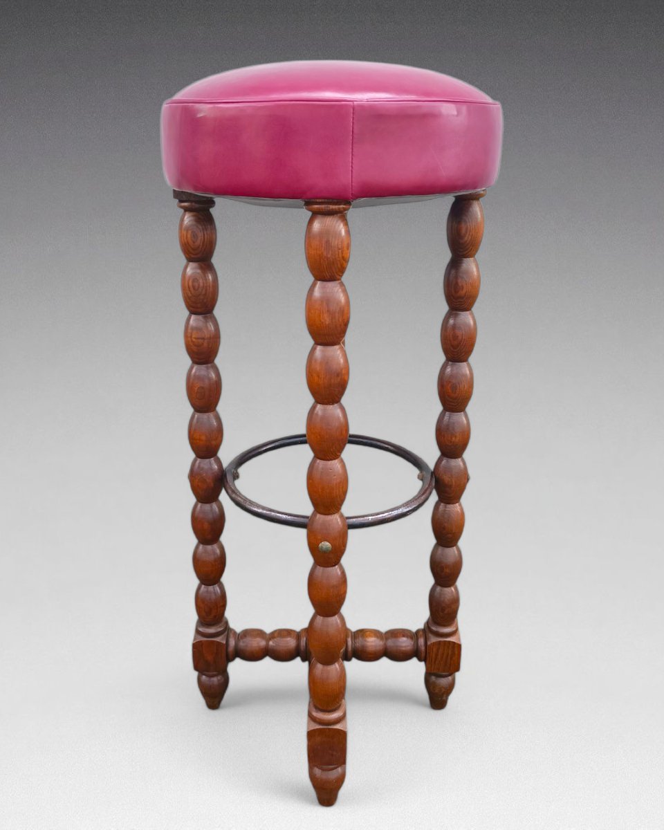 Victor Courtray - 3 tabourets de bar en bois et cuir rouge; entretoises en métal (vers 1930)-photo-3