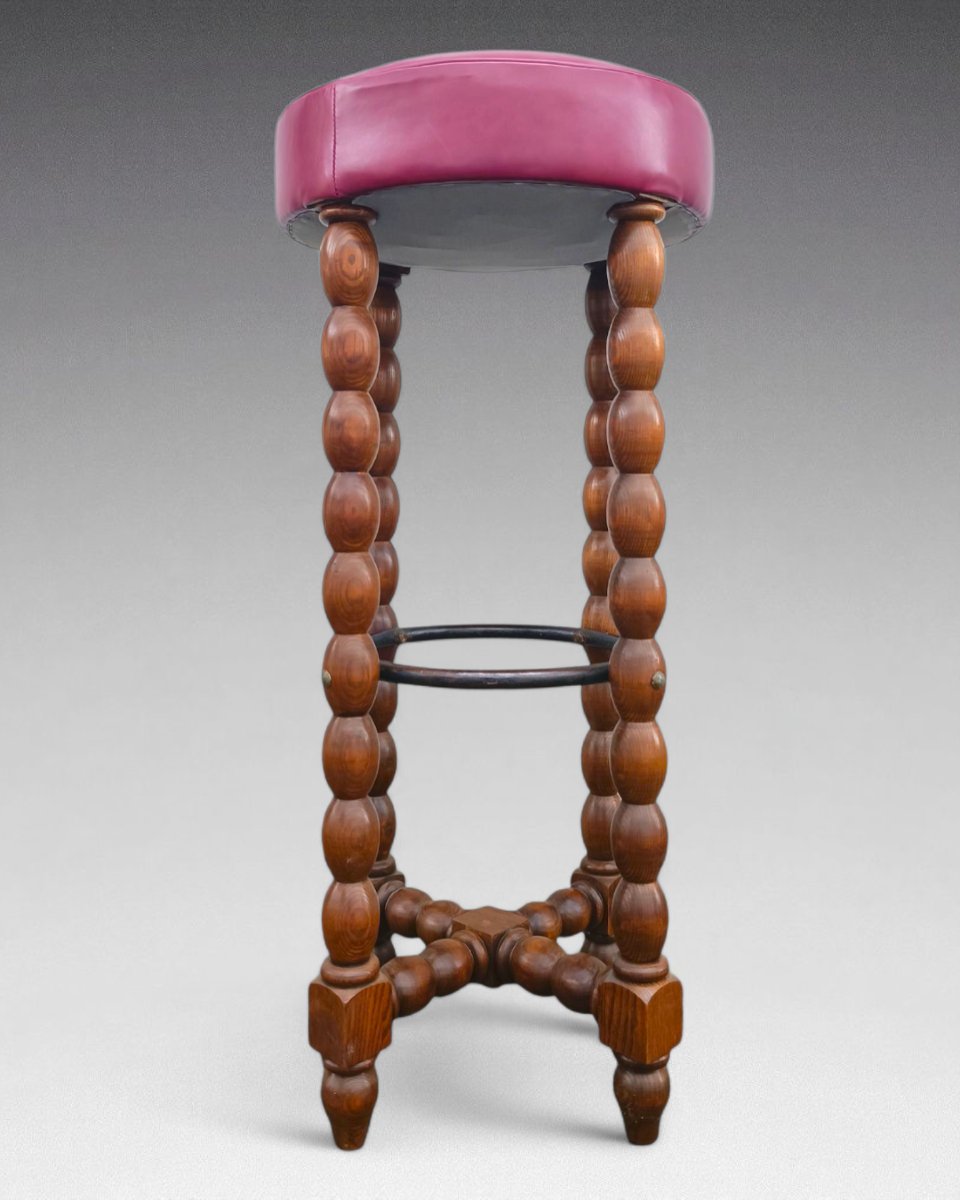 Victor Courtray - 3 tabourets de bar en bois et cuir rouge; entretoises en métal (vers 1930)-photo-4