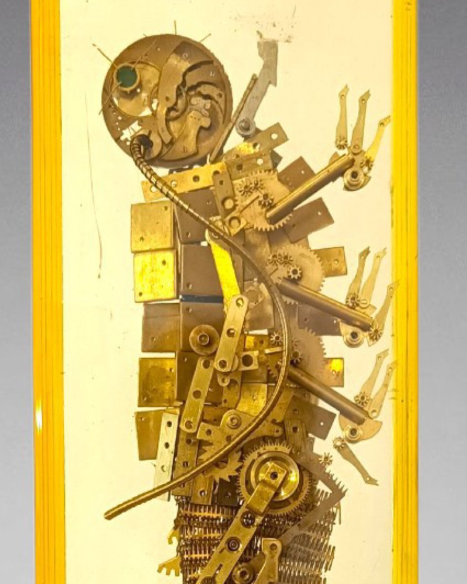 Insecte composé de pièces de mécanique; résine-photo-3