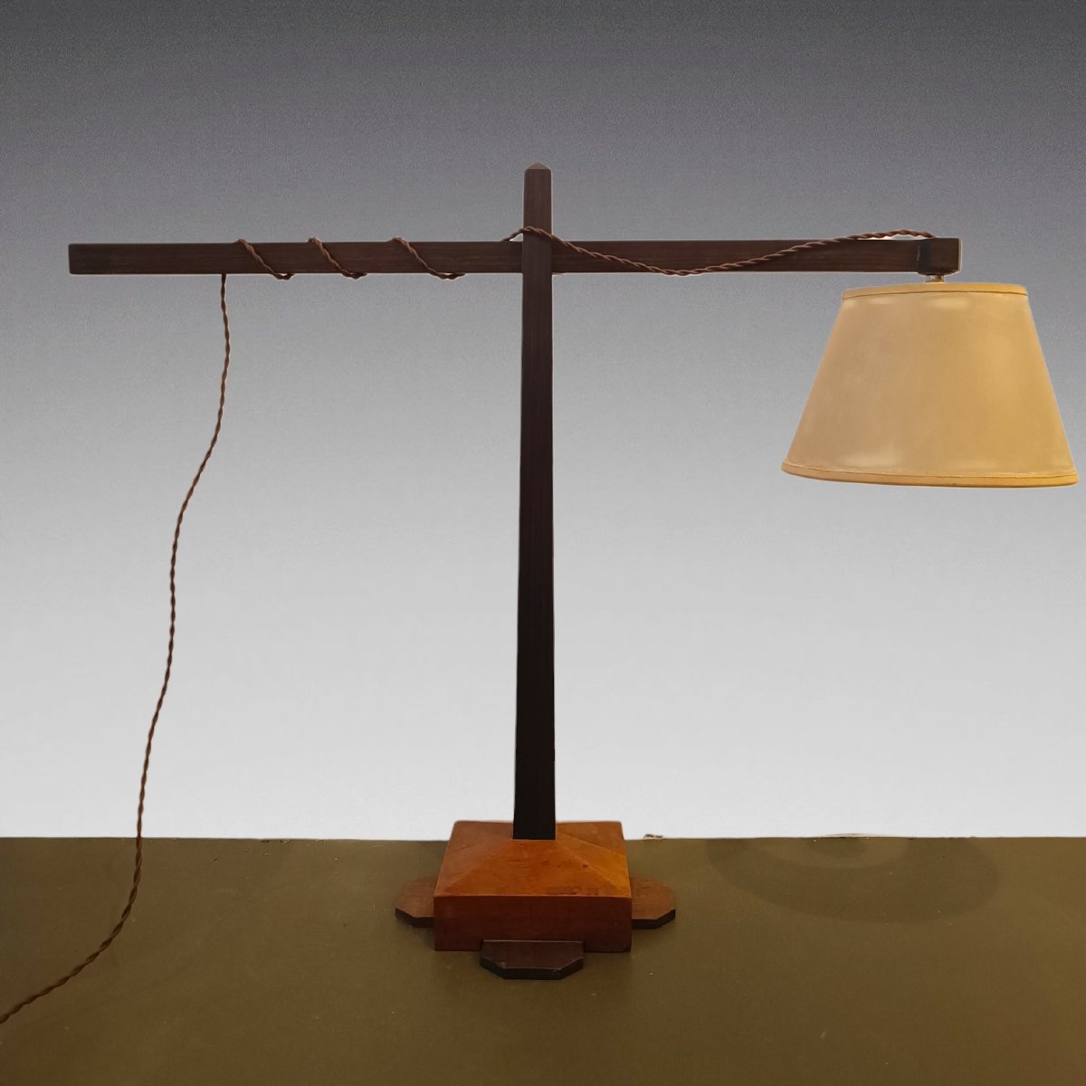 Lampe potence en acajou et palissandre (vers 1950)