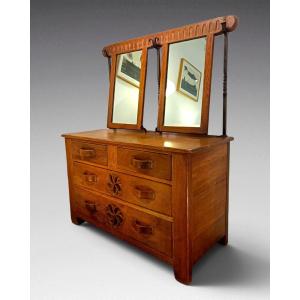 Commode régionaliste. Miroirs inclinables - France (vers 1930)