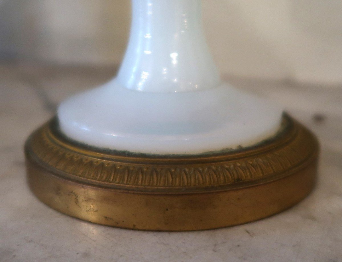 Paire De Vases Medicis En Opaline Blanche -photo-2
