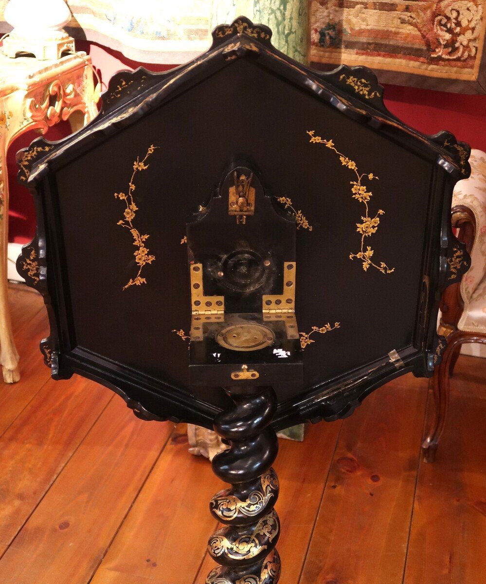 Victorian Pedestal Table With Tilting Top And Chinese Decoration-photo-1