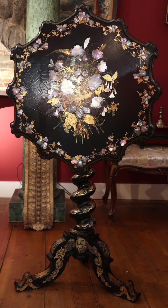 Victorian Pedestal Table With Tilting Top And Chinese Decoration